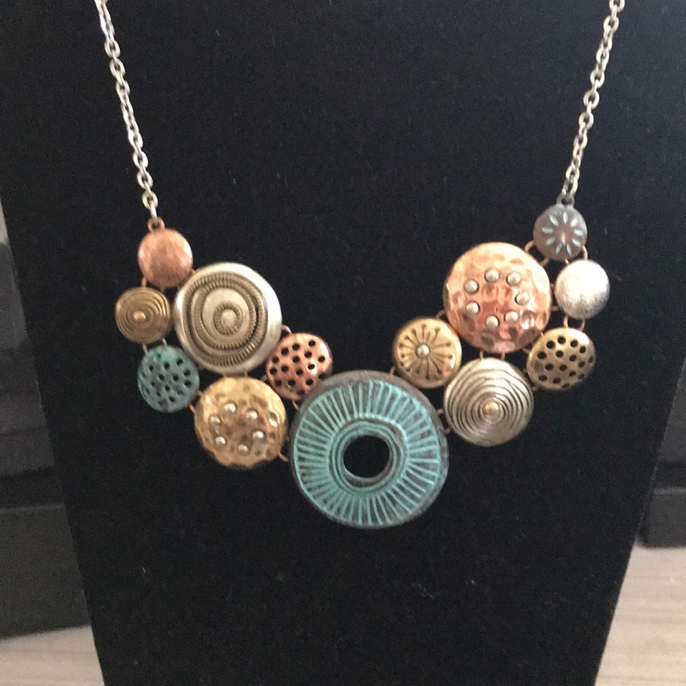 Tricolor geometric disk necklace